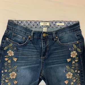 Vintage America Blues Embroidered Skinny Jeans!